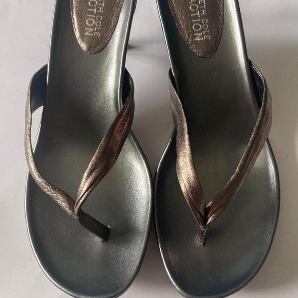 Brand New Kenneth Cole Reaction Bronze Strap Sandals (Size 6)